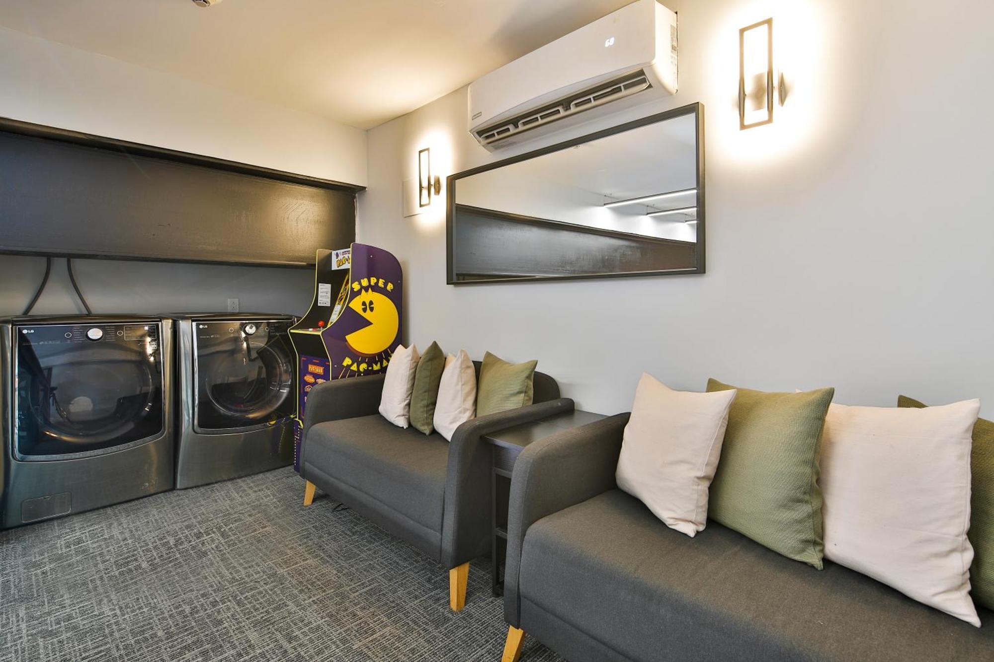Parc Avenue Hostel มอนทรีอัล ภายนอก รูปภาพ